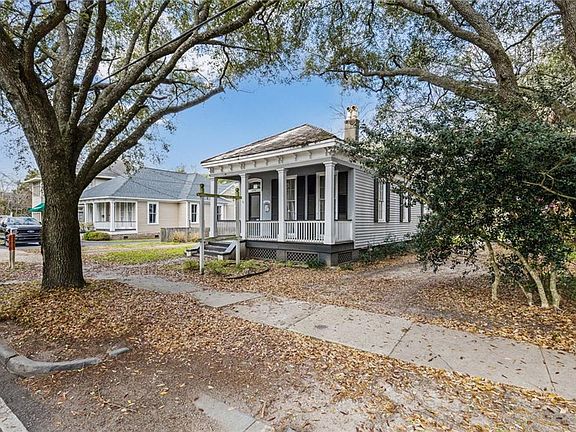 3rd image of 1006 Dauphin St