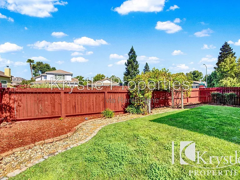 824 Cedarcrest Dr — Photo 33