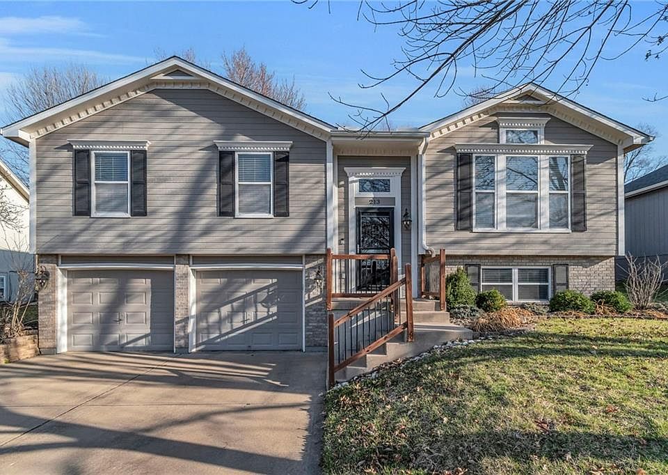1st image of 213 NE Chateau Dr