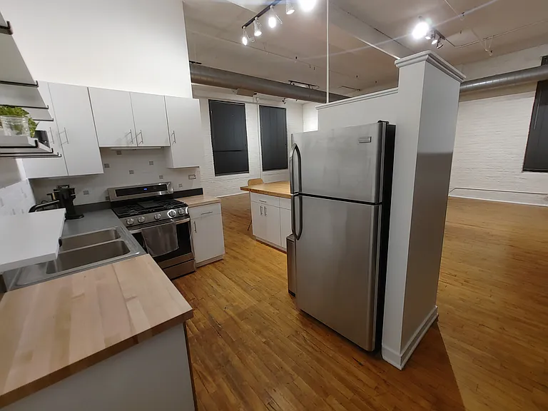 17 N Elizabeth St #2R — Photo 5
