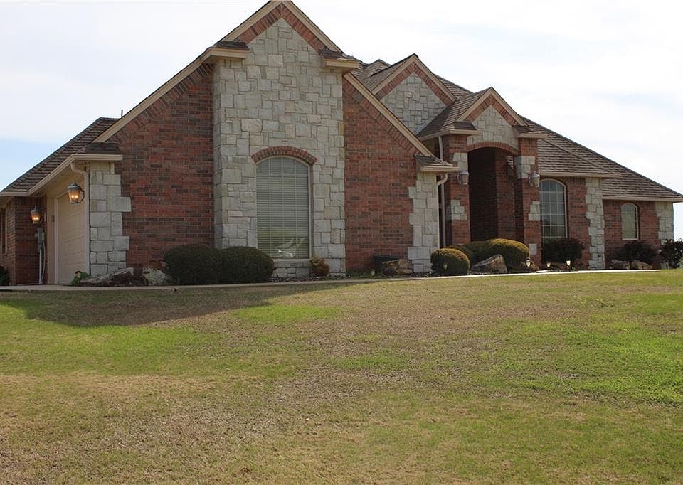 1st image of 2102 Lindsay Ln
