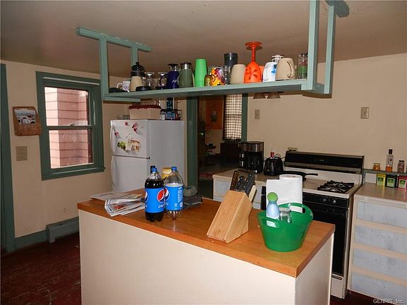 4th image of 4164 East Ave