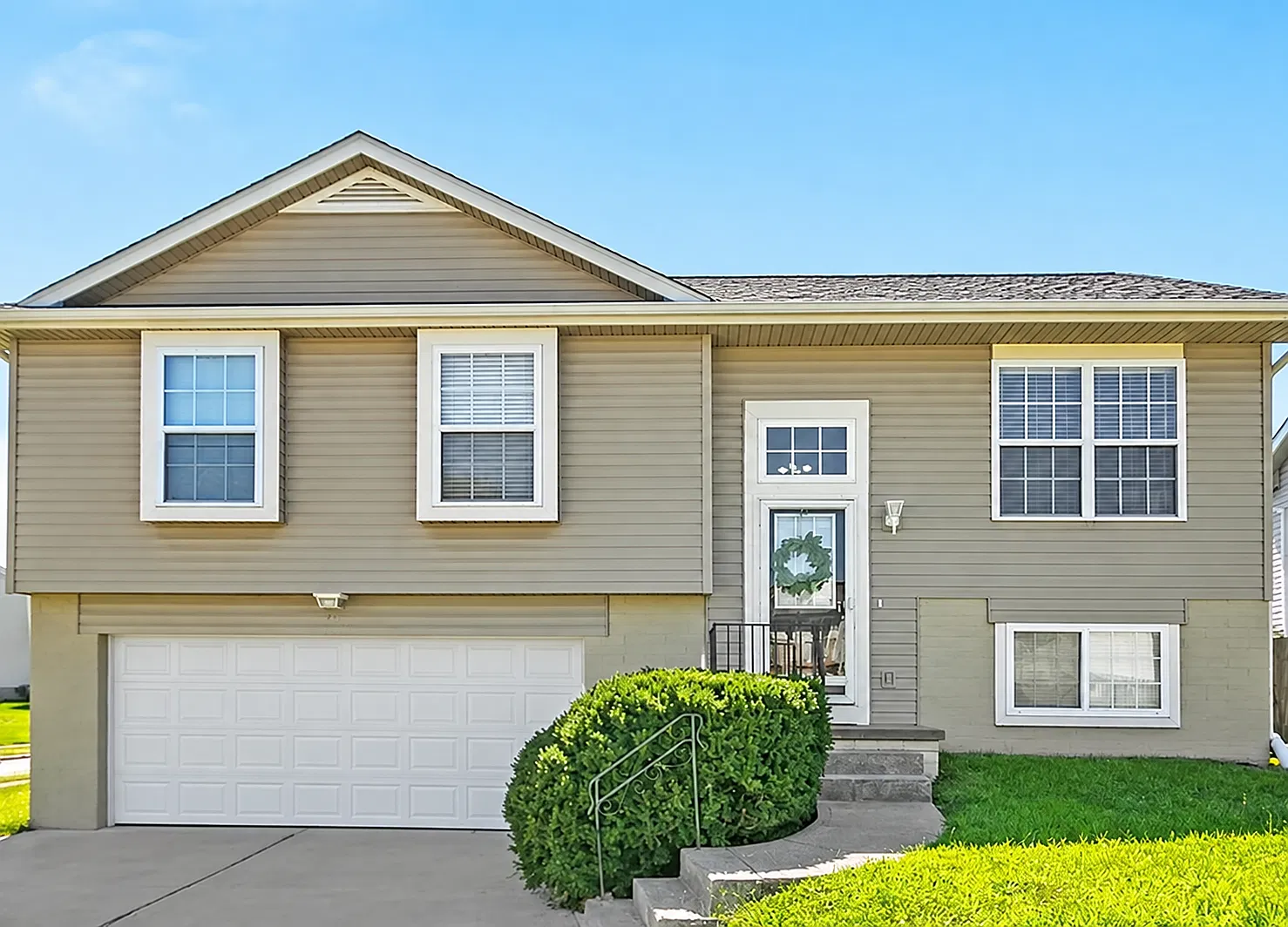 3 bed, 1253 sqft, $2,150 — Photo 1