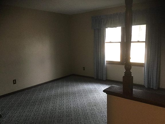 3rd image of 3 Larkspur Pl