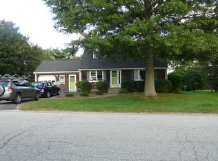 4 Wampanoag Dr, Portsmouth, RI 02871