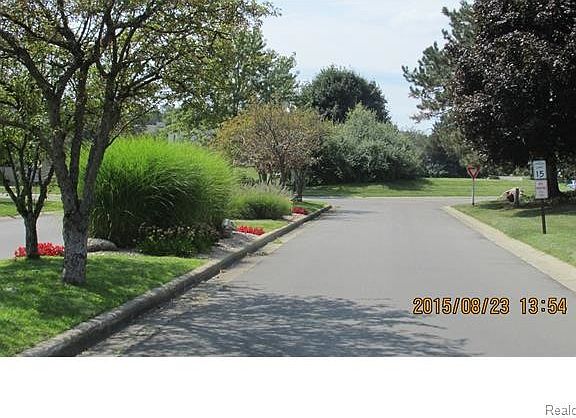 4th image of 264 Aqueduct Dr #1