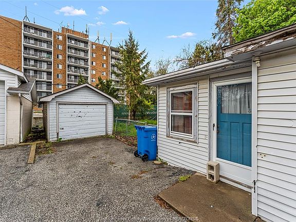5th image of 109 Park St