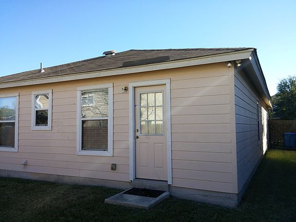 3rd image of 7907 Meadow Way Ct