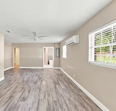 1201 E Chelsea St — Photo 12
