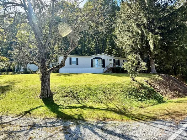 878 Gw Whitmire Rd, Rosman, NC 28772
