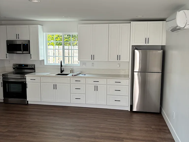 1328 J Ave — Photo 2