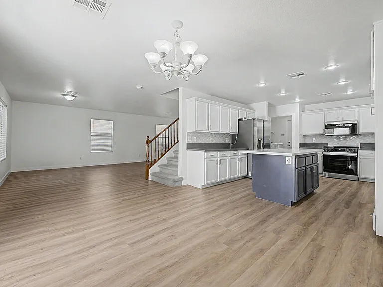 10547 Lilac Tree Ave — Photo 6