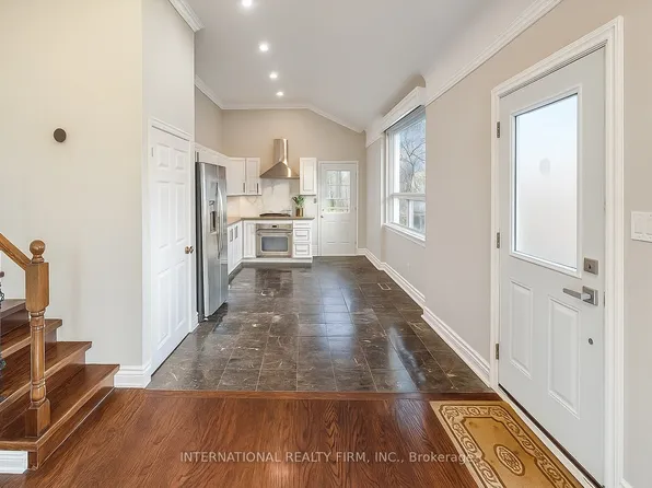 9 Benshire Dr, Toronto, ON M1H 1M1