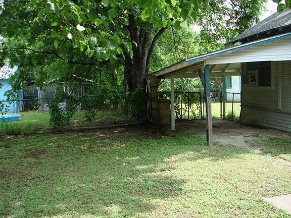 Lot is wide,carport