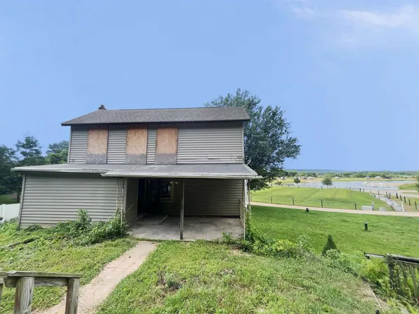 1447 Bluff Road, Hazel Green, WI 53811