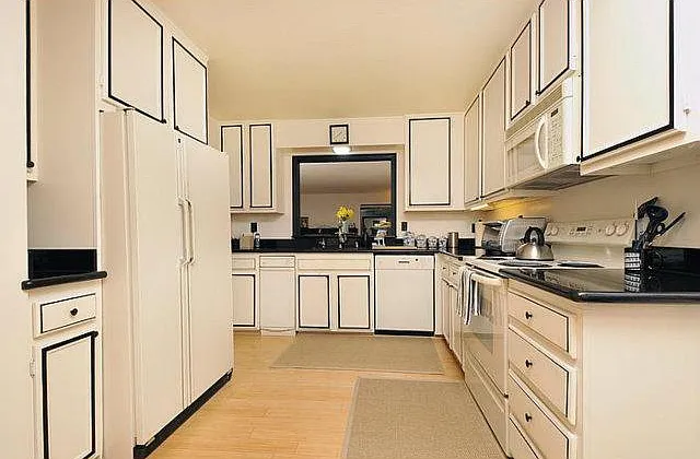 1225 Oak Grove Ave — Photo 5