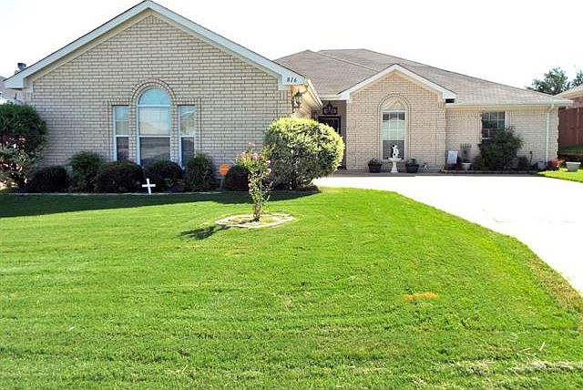 1st image of 816 Joshua Dr