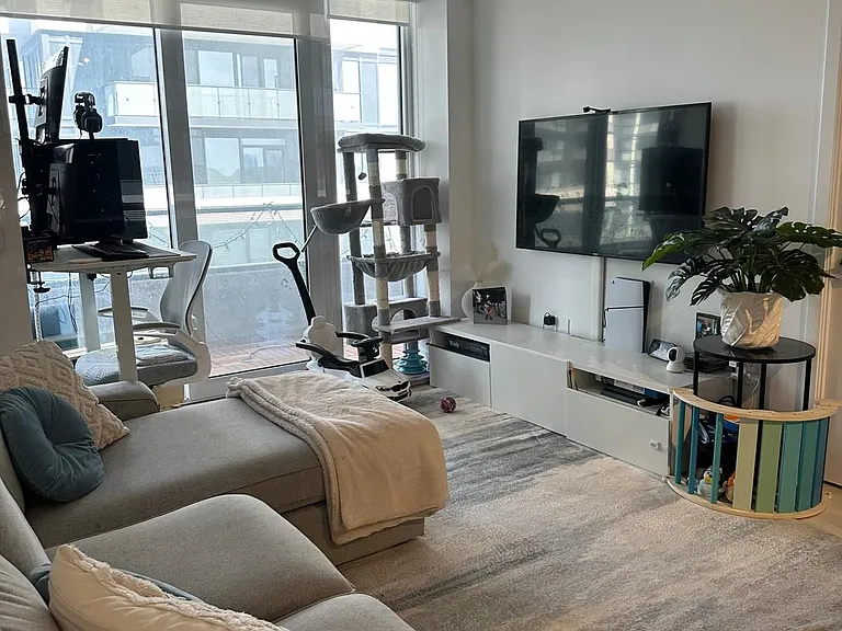 95 Oneida Cres #1008 — Photo 1