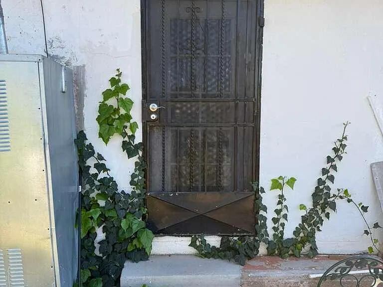 936 E 8th St #REAR — Photo 1