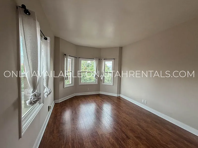 1 bed, 1.0 bath, 553 sqft, $1,325 — Photo 2