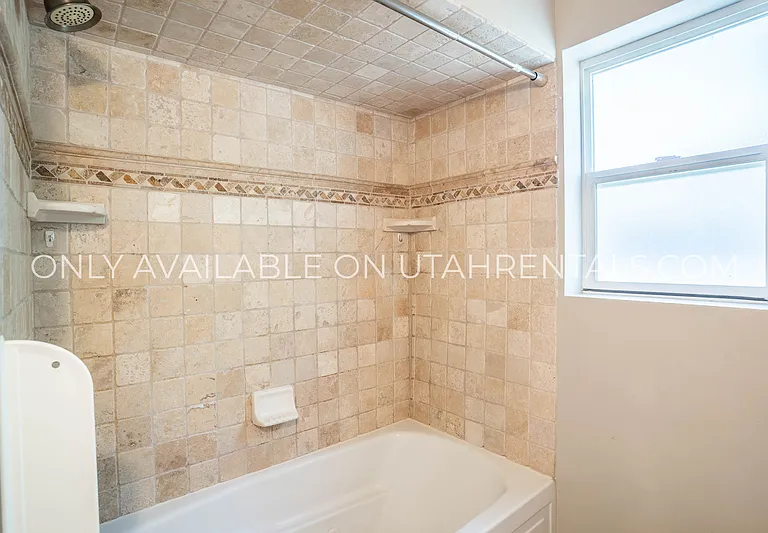 1968 E Blaine Ave — Photo 14