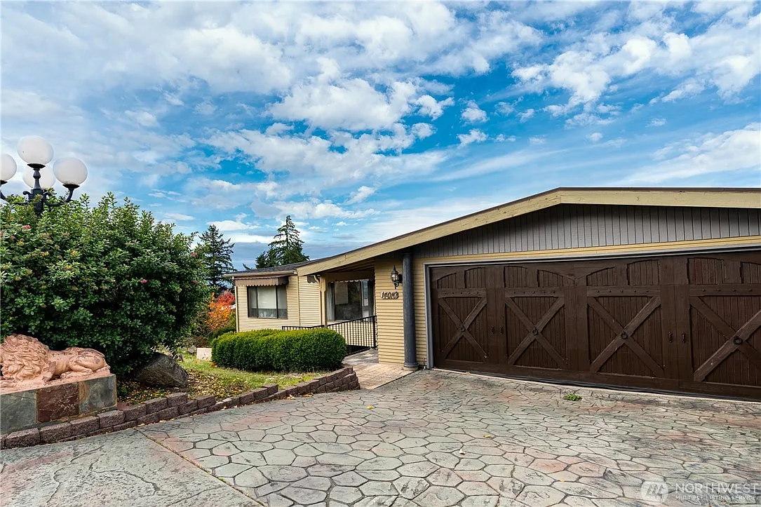 4 bed, 4110 sqft, $6,000 — Photo 1