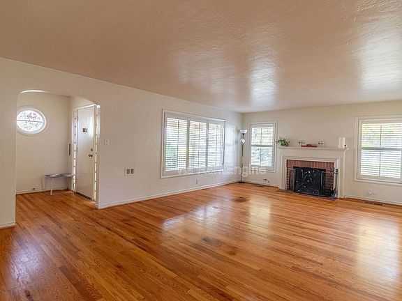 4th image of 966 W Mariposa Ave