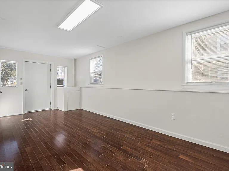 312 N Hammonds Ferry Rd — Photo 42