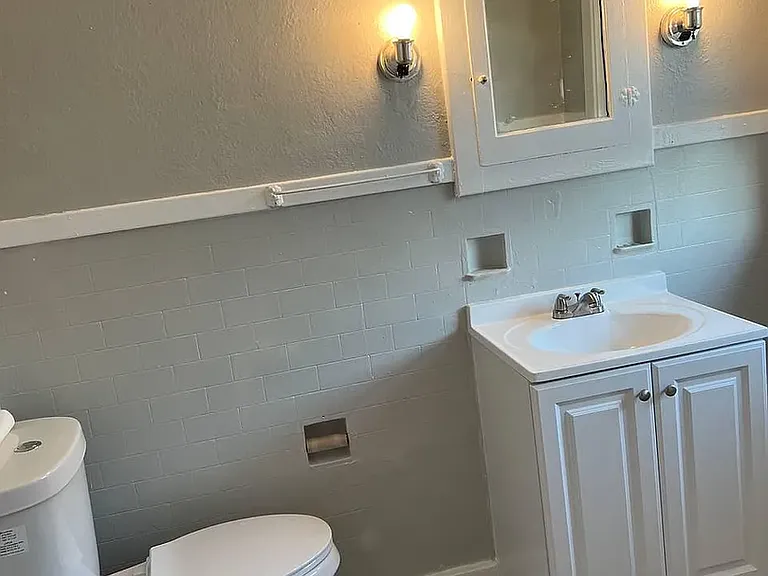 1045 Philadelphia Dr — Photo 10