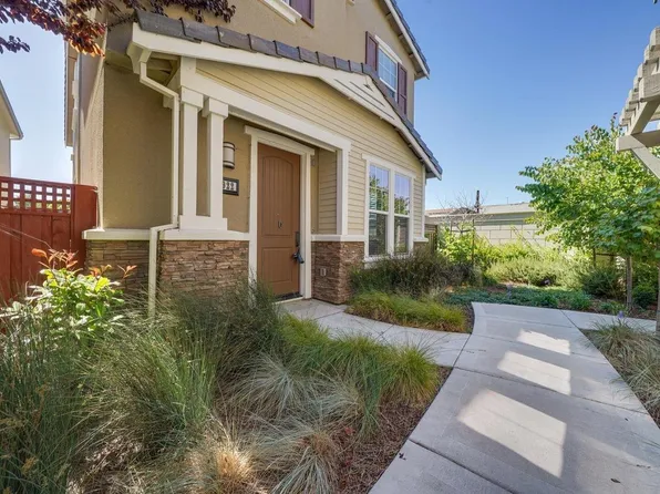 922 Holly Pl, East Palo Alto, CA 94303