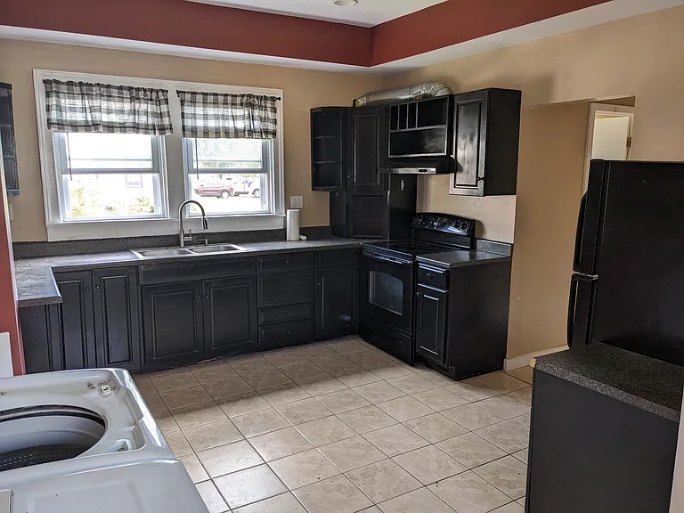 203 Bay St #B — Photo 13