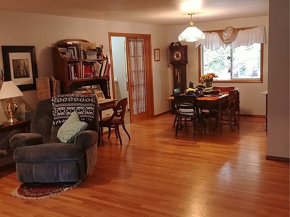 4th image of 12522 Edgemere Dr SW