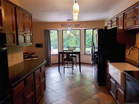 5th image of 2527 S 96th Ave E