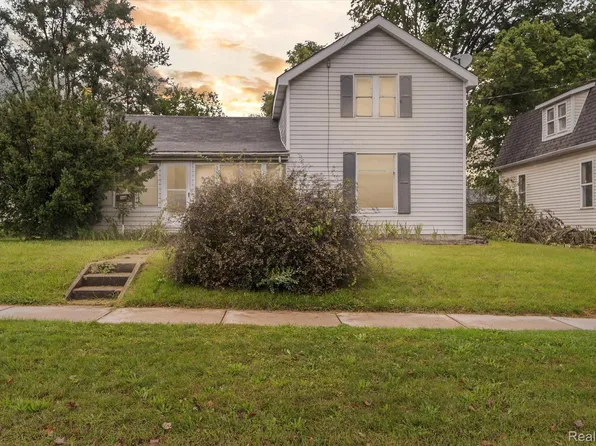 408 Oakland St, Holly, MI 48442