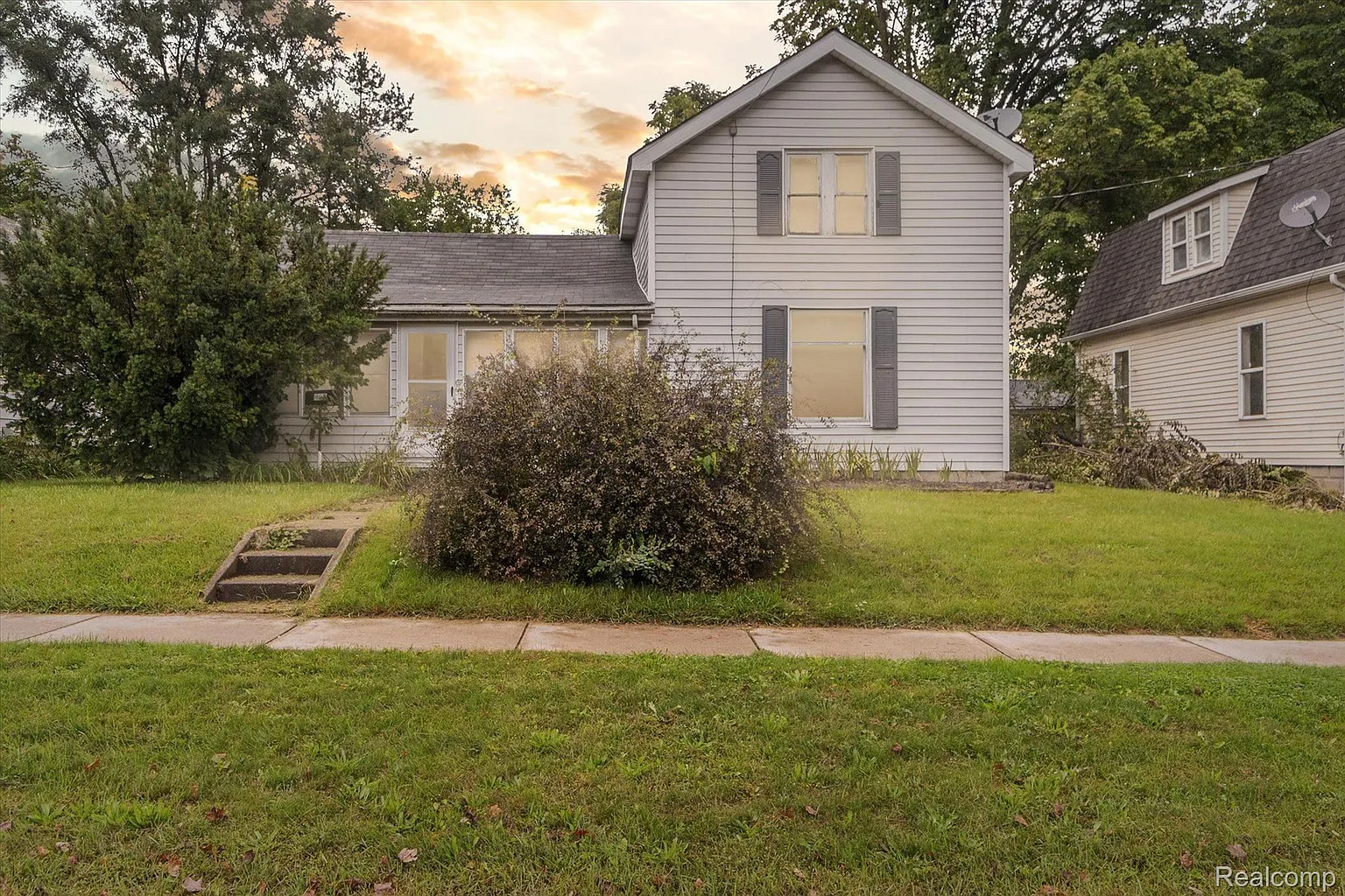 408 Oakland St photo 1