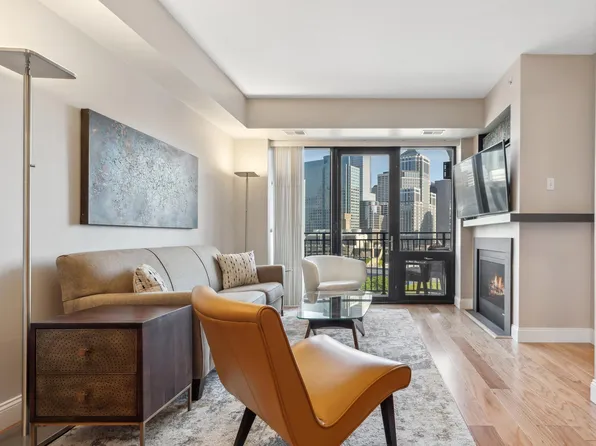 500 E Grant St APT 704, Minneapolis, MN 55404