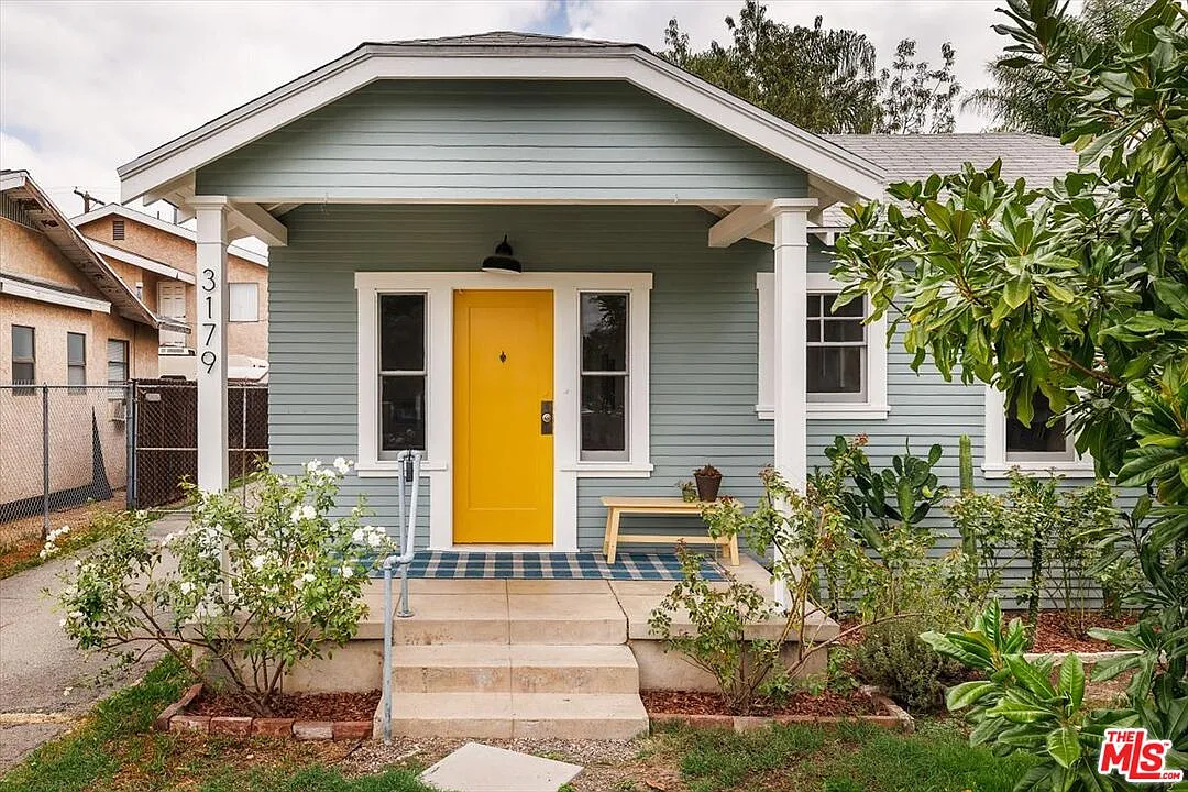 2 bed, 1.0 bath, 608 sqft, $4,300 — Photo 1