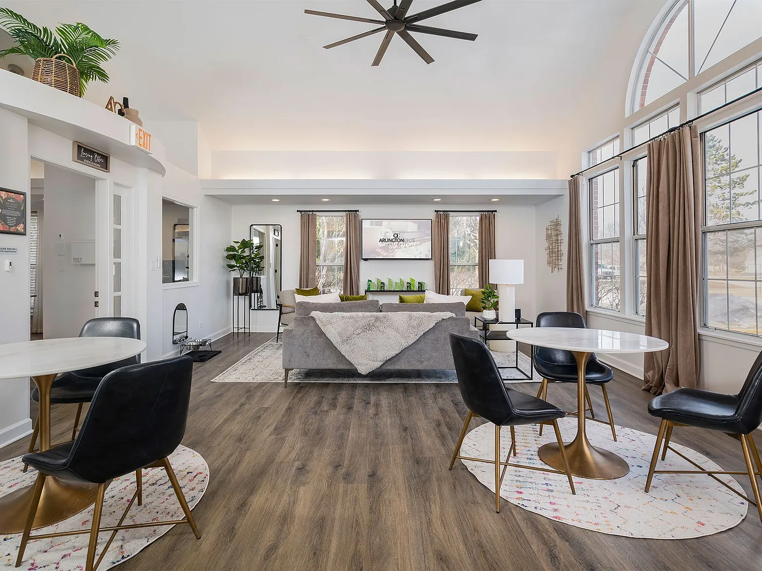 Arlington Club Apartments — Photo 1