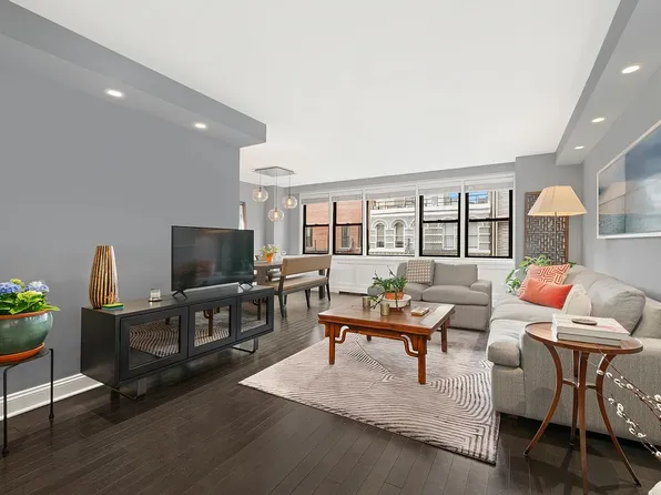 201 E 21st St APT 8P, New York, NY 10010