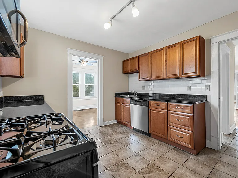 6019 Scanlan Ave #1E — Photo 10