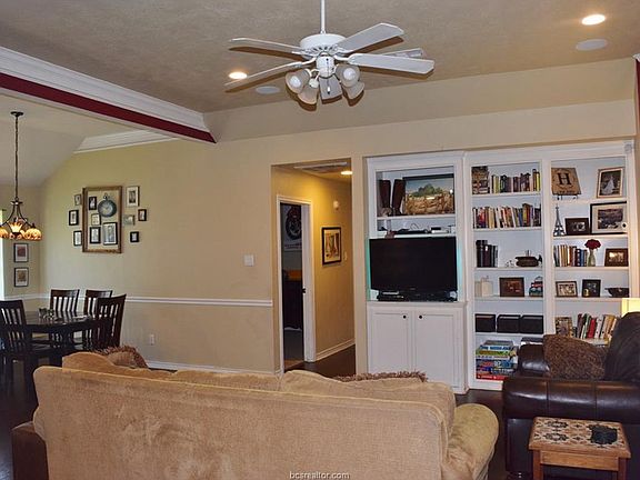 2nd image of 224 Stuttgart Cir