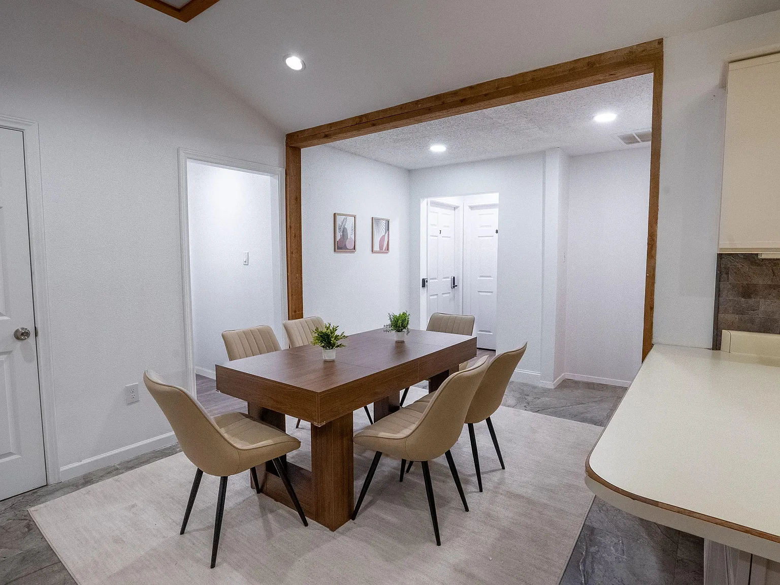4 bed, 5.0 bath, 2800 sqft, $1,031 — Photo 2