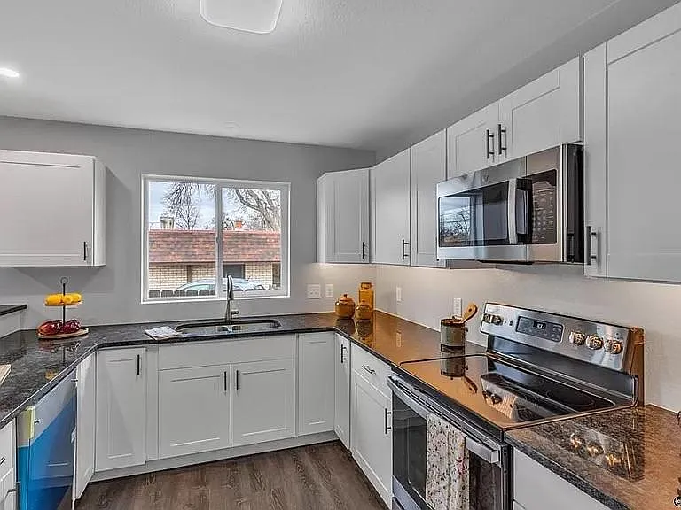 817 Forest Ave #B — Photo 4