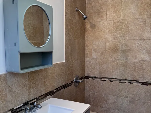 1868 Hart Street image 4 of 9