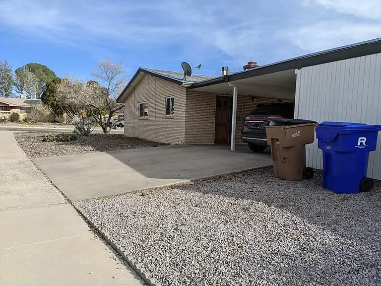 2000 Thomas Dr — Photo 10