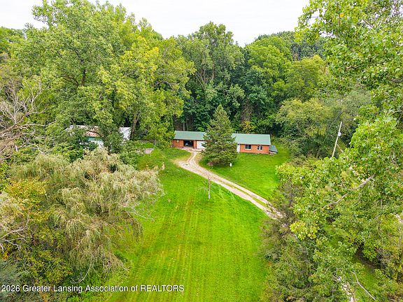 3rd image of 288 N Ionia Rd