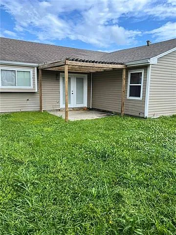 1028 Kingsway Dr W — Photo 19