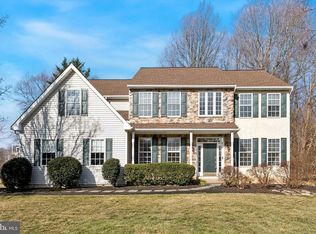 913 Grand View Dr, Exton, PA 19341