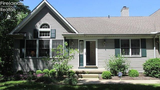 1st image of 4039 Woodlands Dr