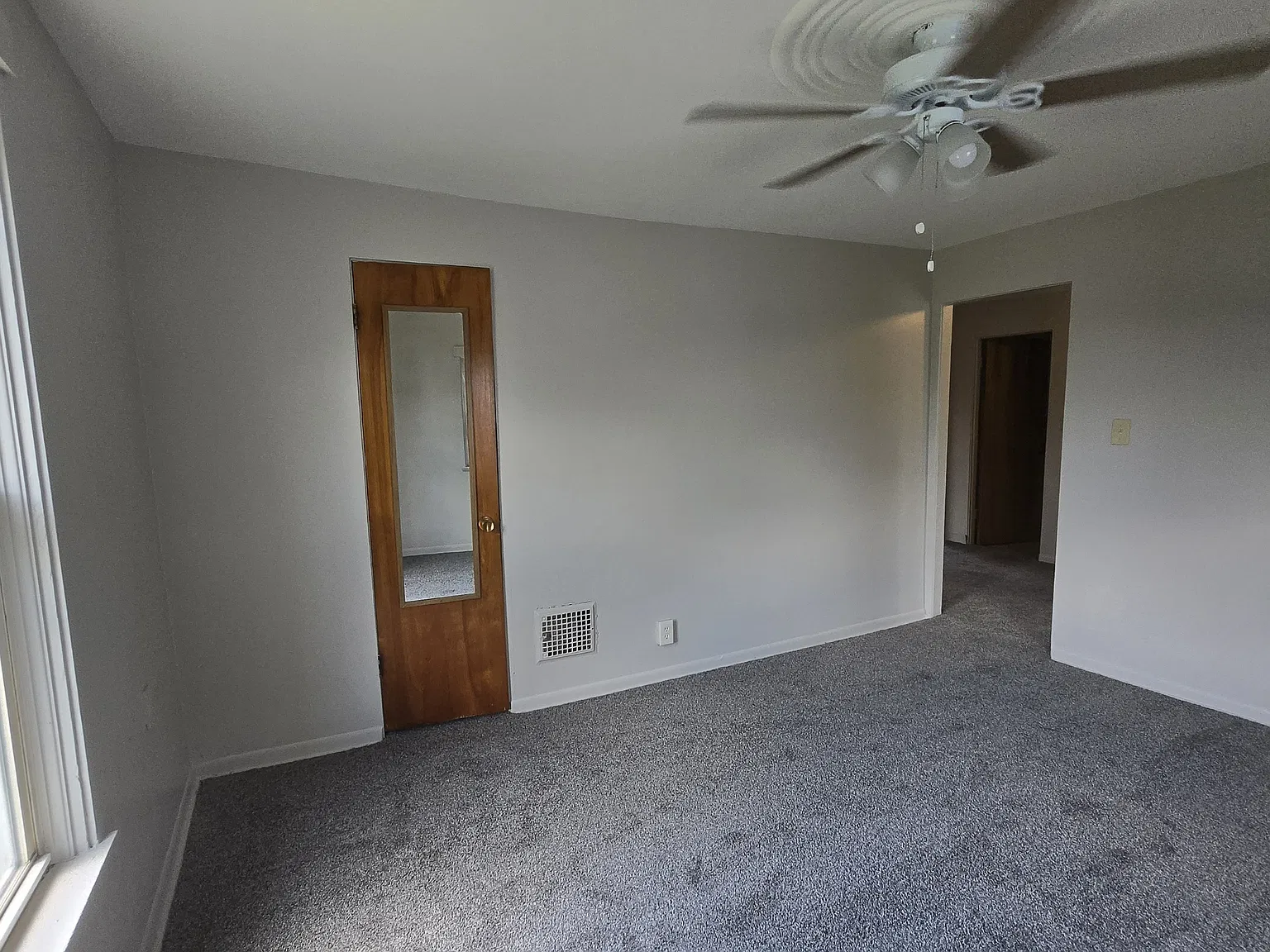 High Street Northeast 1113 - Upper — Photo 3